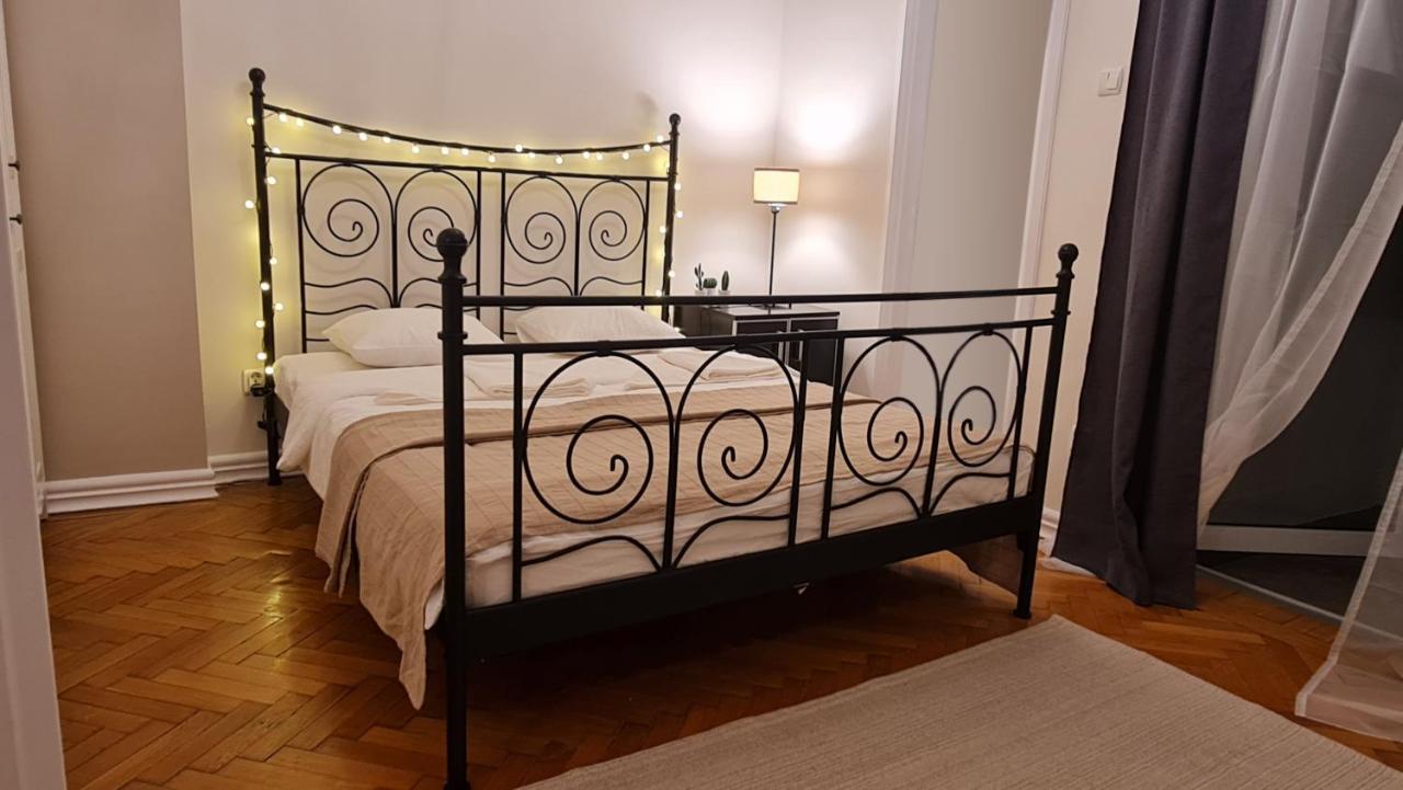 Apartament 19 *